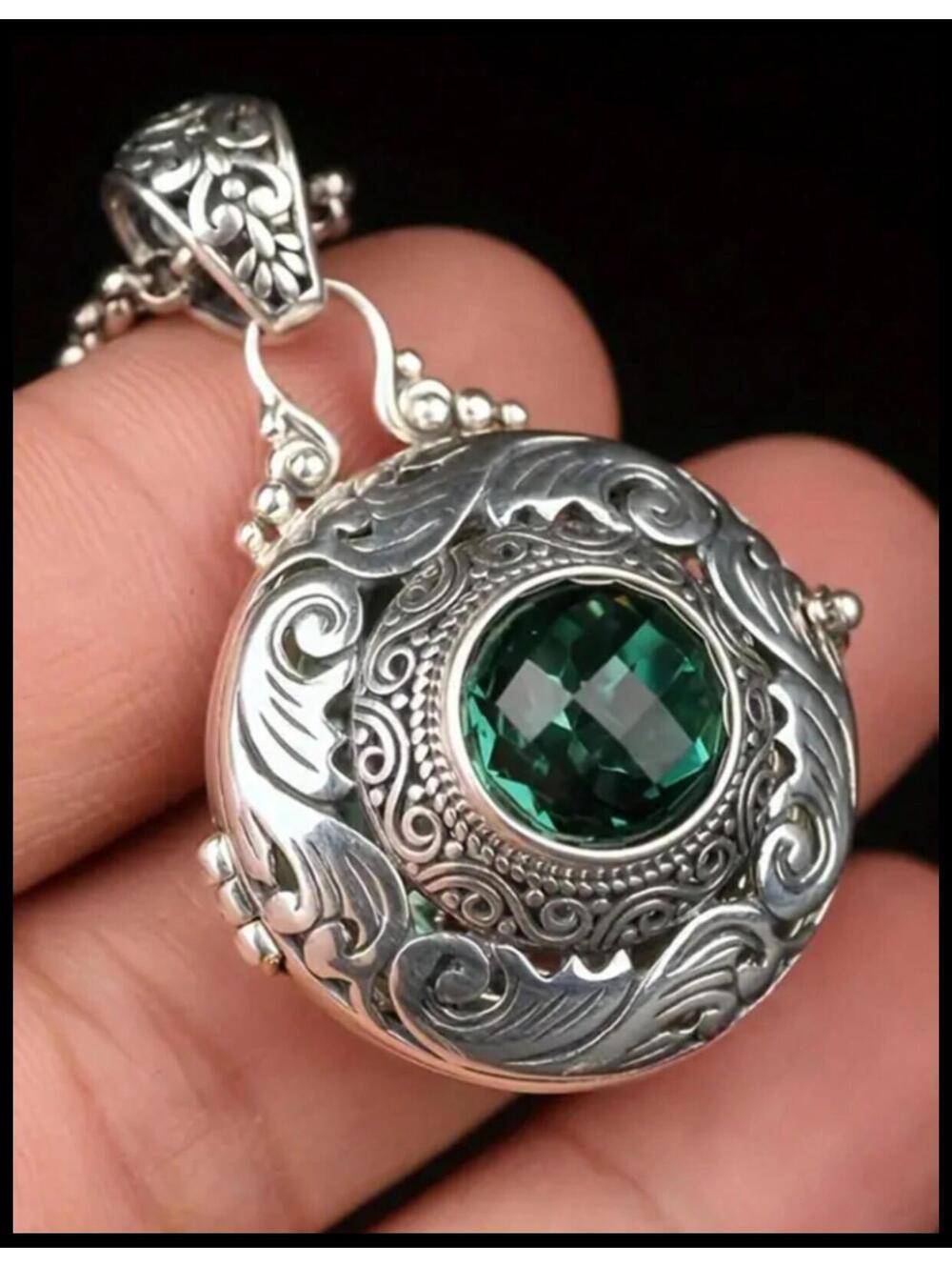 Round green locket - Necklace - Silver - CZs - 20"